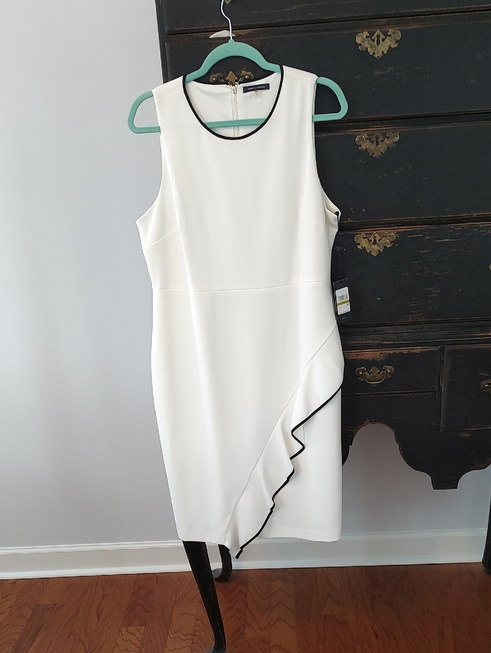 Tommy Hilfiger White Sleeveless Midi Dress with Black Trim